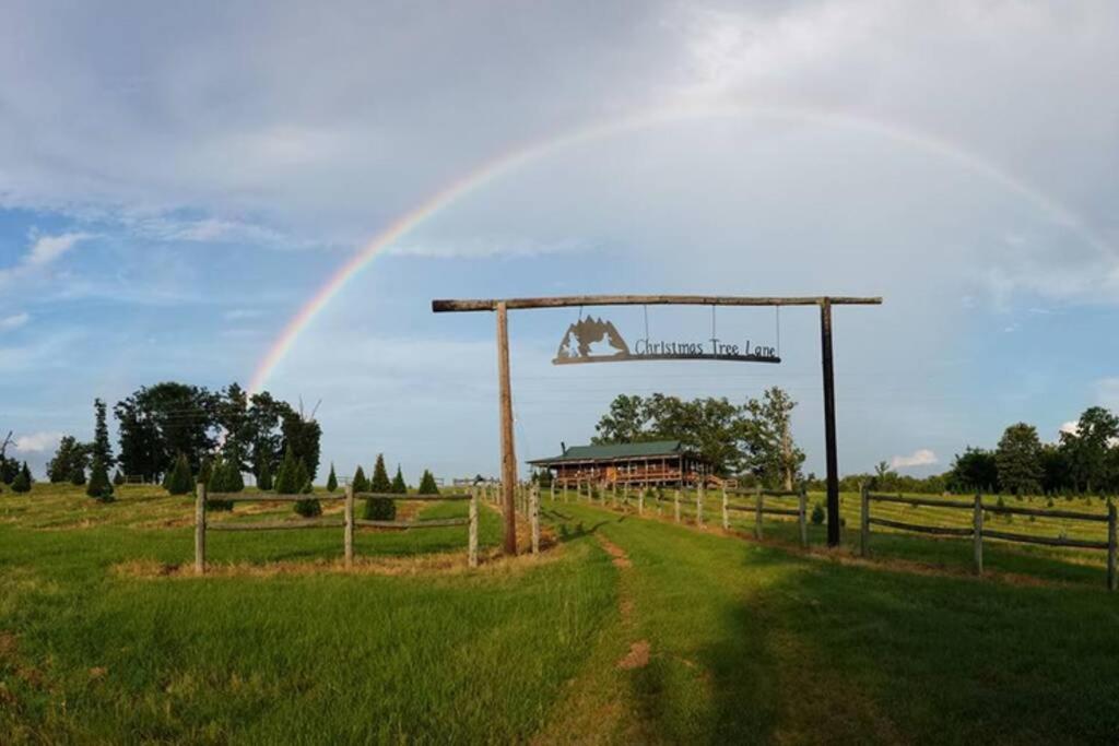 Rural Life On A Real Christmas Tree Farm! Hallmark Experience! Ozark Esterno foto