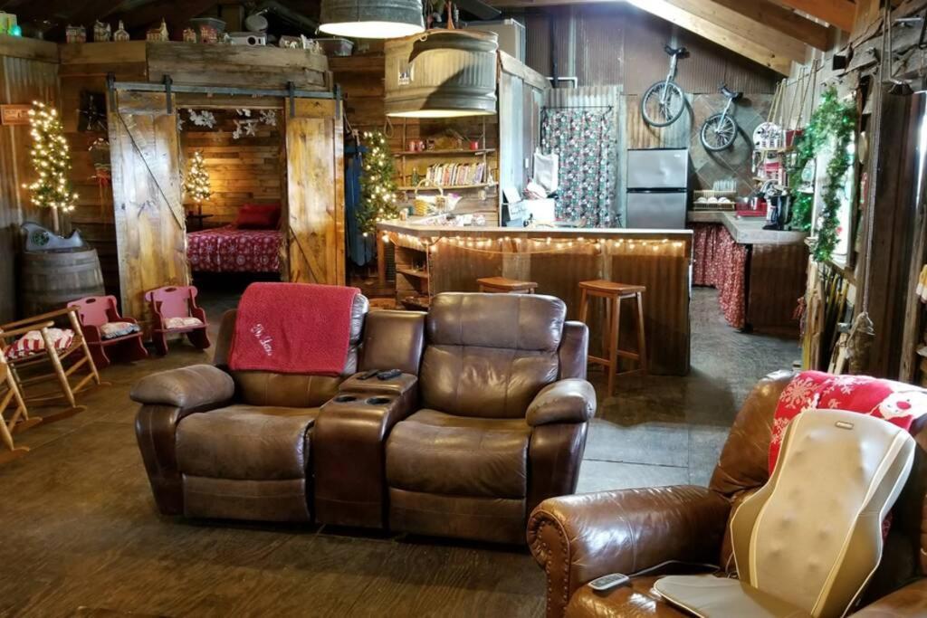 Rural Life On A Real Christmas Tree Farm! Hallmark Experience! Ozark Esterno foto