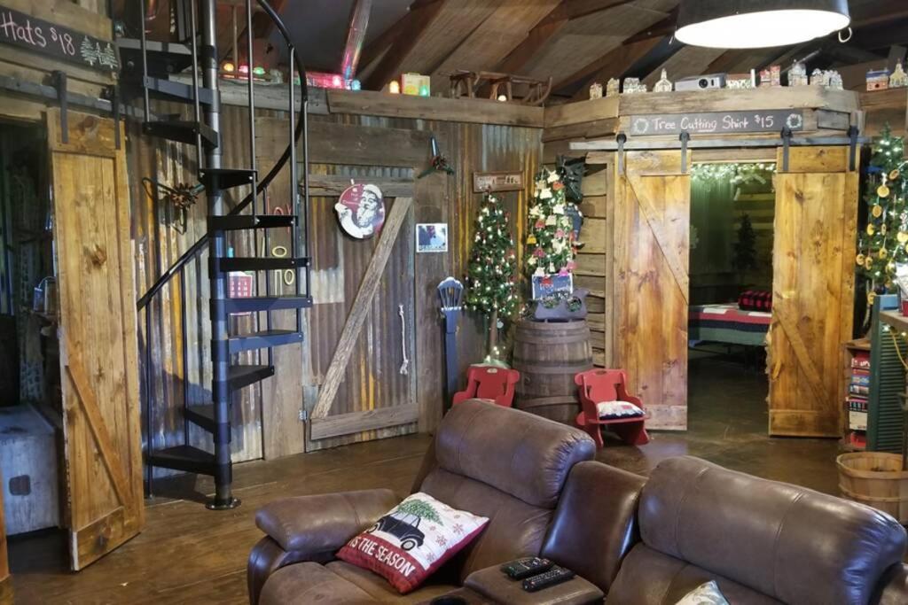 Rural Life On A Real Christmas Tree Farm! Hallmark Experience! Ozark Esterno foto