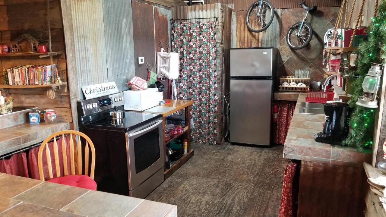 Rural Life On A Real Christmas Tree Farm! Hallmark Experience! Ozark Esterno foto
