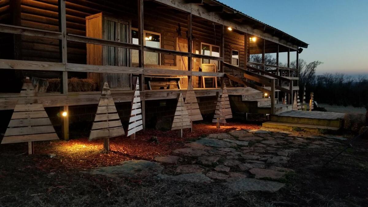 Rural Life On A Real Christmas Tree Farm! Hallmark Experience! Ozark Esterno foto