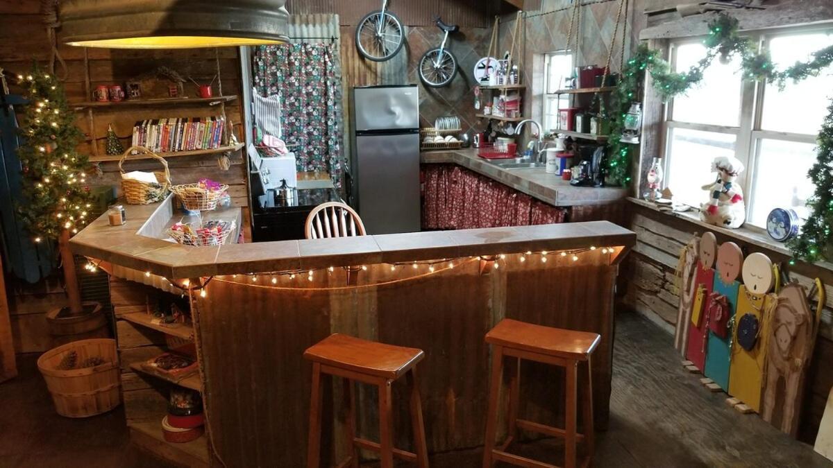 Rural Life On A Real Christmas Tree Farm! Hallmark Experience! Ozark Esterno foto
