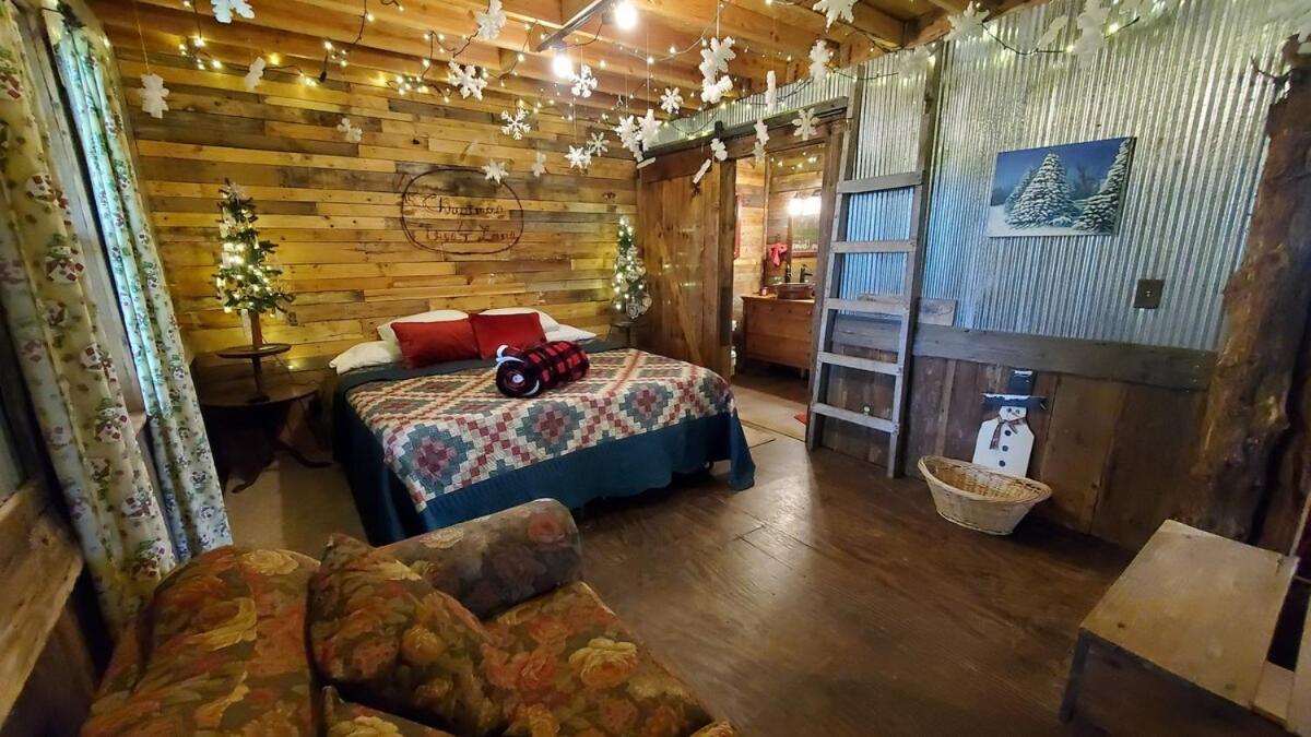 Rural Life On A Real Christmas Tree Farm! Hallmark Experience! Ozark Esterno foto