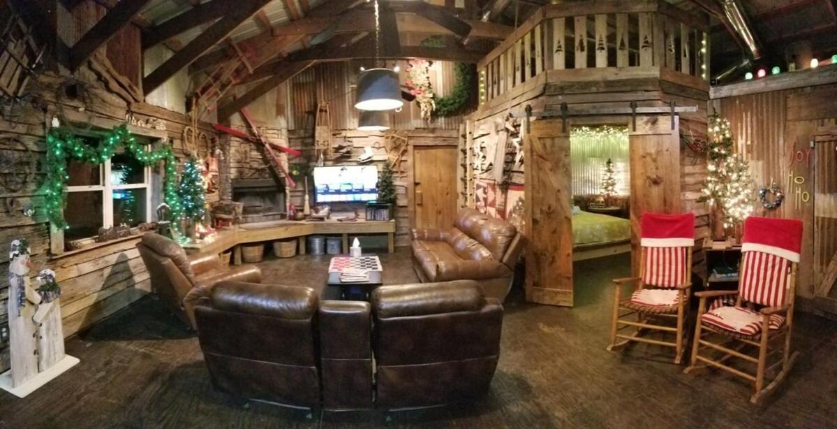 Rural Life On A Real Christmas Tree Farm! Hallmark Experience! Ozark Esterno foto
